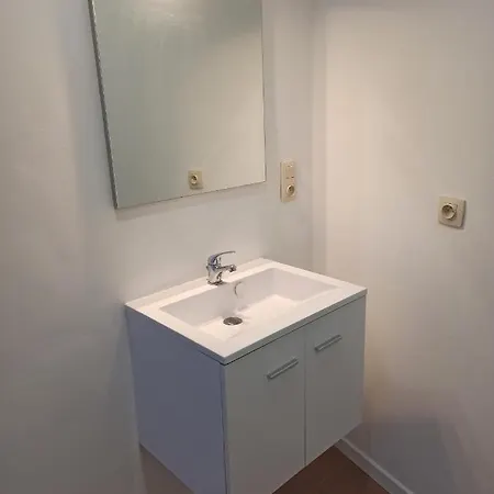 Loft Cosi à Proximité Du Centre Géographique Belge Apartamento