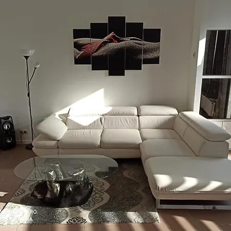 Apartment Loft Cosi A Proximite Du Centre Geographique Belge